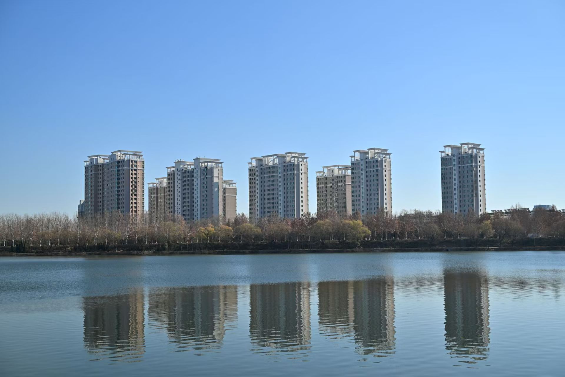 河边倒影.jpg